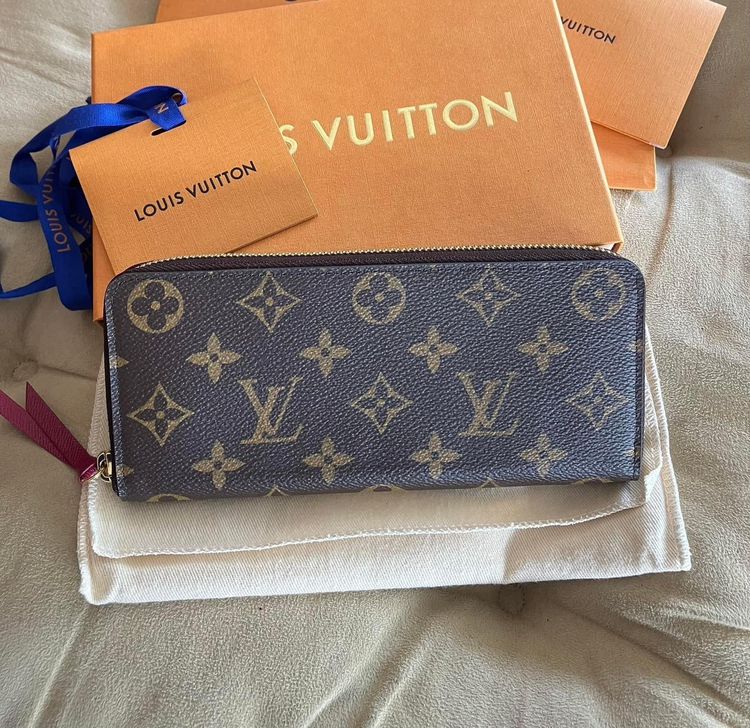 อื่นๆ ผ้าใบ ไม่ระบุ น้ำตาล กระเป๋าสตางค์ Louis Vuitton clemence  ในฟูเซีย ชิฟปี2022 