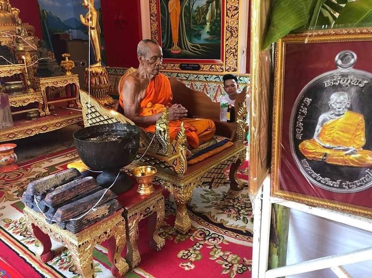 เหรียญเจริญพรบน รุ่นเททอง 98 ปี พิมพ์นาคปรก ตอกโคทศาลา ตอก 9 รอบ เนื้อชุบเงิน โคท 268 (ป๋อง สุพรรณ) หลวงพ่อพัฒน์ วัดห้วยด้วน พ.ศ.2562 พร้อมก รูปที่ 9