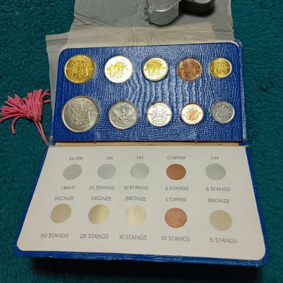 เหรียญไทย เก็บดีมากๆ
ชุดแผงเหรียญ royal mint
มี 5 และ 10 สตางค์ปี 2500 เนื้อดีบุก รุ่นตัวอย่าง..ลองพิมพ์
รับประกันแท้จ้า
ขาย 12000 บาท
