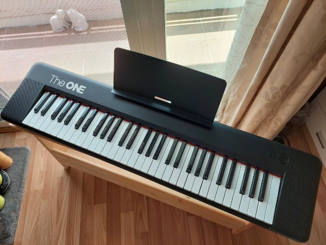 อื่นๆ คีย์บอร์ดขนาดเล็ก มือสอง เล่นน้อยมาก เจ้าของขายเอง คีย์บอร์ด The One Keyboard Air 61 คีย์ ต่อแอปได้ เล่นได้ 64 เสียง