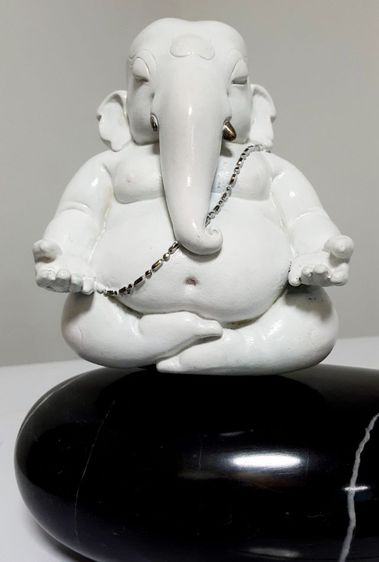หล่อบรอนซ์ พระพิฆเนศสงบสุข สีขาวกลีบบัว หมายเลขที่ 6  ประติมากร อ.ทนงศักดิ์ สุทธิธีรวัฒน์ TMC BRONZE FOUNDRY รูปที่ 17