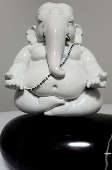 หล่อบรอนซ์ พระพิฆเนศสงบสุข สีขาวกลีบบัว หมายเลขที่ 6  ประติมากร อ.ทนงศักดิ์ สุทธิธีรวัฒน์ TMC BRONZE FOUNDRY รูปที่ 16