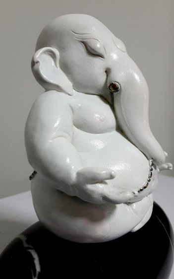 หล่อบรอนซ์ พระพิฆเนศสงบสุข สีขาวกลีบบัว หมายเลขที่ 6  ประติมากร อ.ทนงศักดิ์ สุทธิธีรวัฒน์ TMC BRONZE FOUNDRY รูปที่ 6