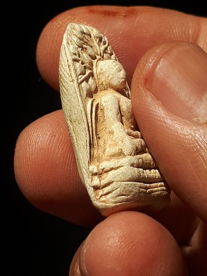 พระคง กรุวัดพระคงฤาษี จังหวัดลำพูน เนื้อดินเผา สีขาว พิมพ์ คม ชัด ผิวมัน เดิมๆ เนื้อหาเก่า สภาพสมบูรณ์ ผิวเดิม ขึ้นฝ้าขาว ฟอร์มสวย เก่า 1,30 รูปที่ 10