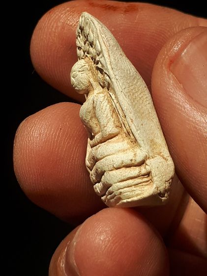 พระคง กรุวัดพระคงฤาษี จังหวัดลำพูน เนื้อดินเผา สีขาว พิมพ์ คม ชัด ผิวมัน เดิมๆ เนื้อหาเก่า สภาพสมบูรณ์ ผิวเดิม ขึ้นฝ้าขาว ฟอร์มสวย เก่า 1,30 รูปที่ 9