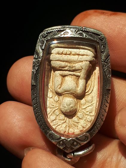 พระคง กรุวัดพระคงฤาษี จังหวัดลำพูน เนื้อดินเผา สีขาว พิมพ์ คม ชัด ผิวมัน เดิมๆ เนื้อหาเก่า สภาพสมบูรณ์ ผิวเดิม ขึ้นฝ้าขาว ฟอร์มสวย เก่า 1,30 รูปที่ 5