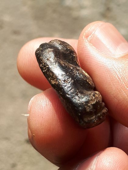 พระปิดตา พิมพ์ใหญ่ หลังแบบ รุ่นแรก หลวงพ่อแก้ว วัดเคลือวัลย์ เนื้อผงคลุกรักจุ่มรัก มีมวลสาร ผิวเดิม สภาพแห้งเก่า รักหลุดร่อน ไม่มีหักซ่อม แท รูปที่ 5