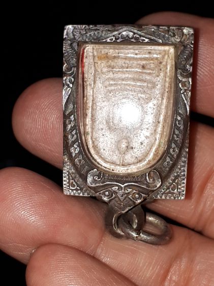 พระสมเด็จ วัดระฆัง พิมพ์คะแนน หลังเรียบ ขนาดองค์พระ 16x23x6 มม. เนื้อผง มีมวลสาร เนื้อเก่ามาก แห้ง ยุบ ย่น พิมพ์คม ชัด พระสวย สมบูรณ์ แท้ หา รูปที่ 14