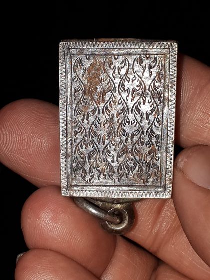 พระสมเด็จ วัดระฆัง พิมพ์คะแนน หลังเรียบ ขนาดองค์พระ 16x23x6 มม. เนื้อผง มีมวลสาร เนื้อเก่ามาก แห้ง ยุบ ย่น พิมพ์คม ชัด พระสวย สมบูรณ์ แท้ หา รูปที่ 15