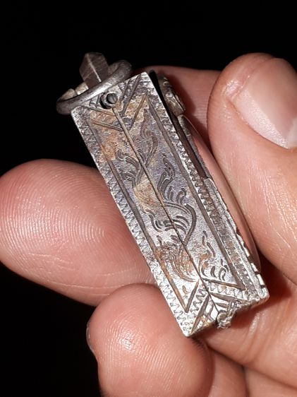 พระสมเด็จ วัดระฆัง พิมพ์คะแนน หลังเรียบ ขนาดองค์พระ 16x23x6 มม. เนื้อผง มีมวลสาร เนื้อเก่ามาก แห้ง ยุบ ย่น พิมพ์คม ชัด พระสวย สมบูรณ์ แท้ หา รูปที่ 11