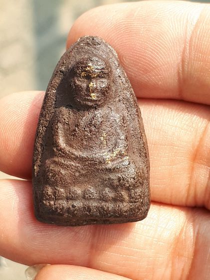 พระหลวงปู่ทวด พิมพ์ใหญ่ เนื้อว่าน ปี 2497 ด้านหลังเรียบ เนื้อเทาดำ ดินกากยายักษ์ แห้ง เหี่ยว มีน้ำหนัก ผิวเดิมๆ ด้านหลังมีแร่บางเล็กน้อย เป็ รูปที่ 12