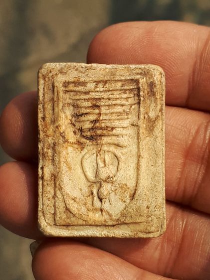 พระสมเด็จวัดเกศไชโย 7 ชั้นนิยม ตัดปีกกว้าง มีคราบกรุ พิมพ์คม ชัด พระหนา มีน้ำหนัก เนื้อผง เนื้อหาจัดจ้าน มีมวลสาร มันมากๆ เก่า แท้ รูปแบบสวย รูปที่ 7