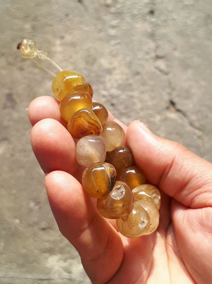 ข้อมือพลอยตาแมว หรือ พลอยไพฑูรย์ จำนวน 14 เม็ด ขนาดเม็ดใหญ่ กลมมน โปร่งใส สีสวย มีความทนทานของเนื้อพลอยนั้นยอดเยี่ยม นิยม คุณภาพดี เดิมๆ เป็ รูปที่ 4