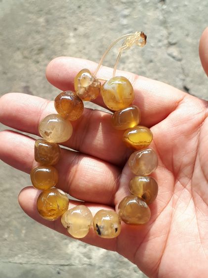 ข้อมือพลอยตาแมว หรือ พลอยไพฑูรย์ จำนวน 14 เม็ด ขนาดเม็ดใหญ่ กลมมน โปร่งใส สีสวย มีความทนทานของเนื้อพลอยนั้นยอดเยี่ยม นิยม คุณภาพดี เดิมๆ เป็ รูปที่ 9