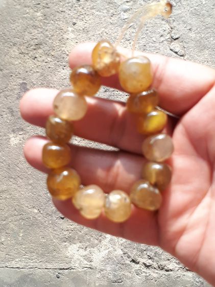 ข้อมือพลอยตาแมว หรือ พลอยไพฑูรย์ จำนวน 14 เม็ด ขนาดเม็ดใหญ่ กลมมน โปร่งใส สีสวย มีความทนทานของเนื้อพลอยนั้นยอดเยี่ยม นิยม คุณภาพดี เดิมๆ เป็ รูปที่ 2