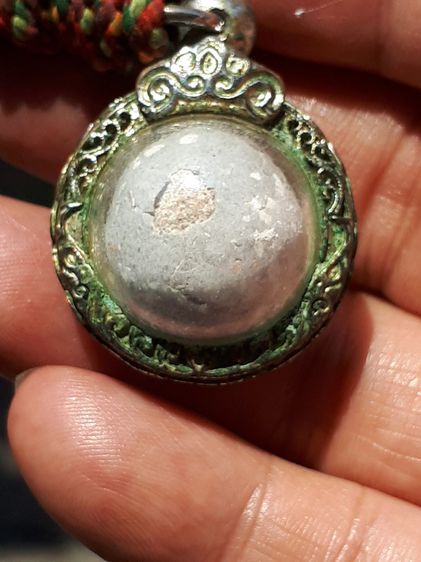 ลูกอม เนื้อผง มีมวลสาร เป็นเนื้อผงที่มีมวลสาร เป็นก้อนๆ เนื้อแห้งแน่น เนื้อจัด เนื้อหาเเกร่งเเละตึงมือ ดูง่าย เม็ดนี้สภาพสมบูรณ์มาก ไม่มีแตก