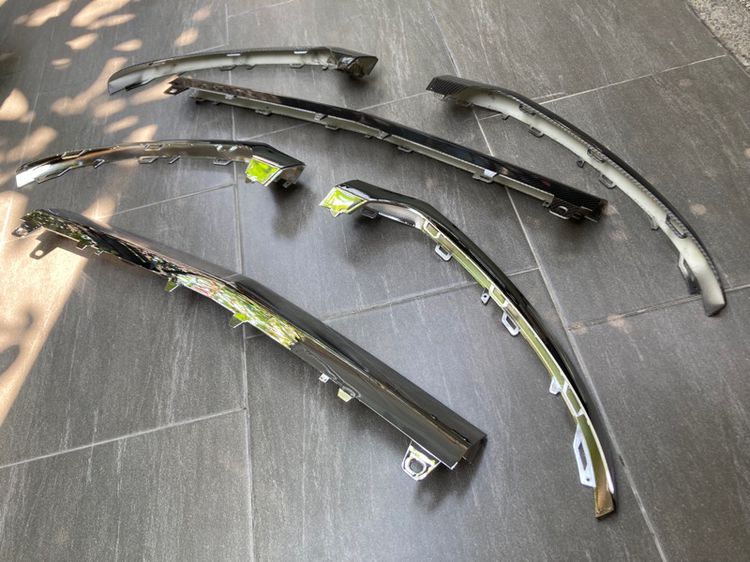W205 W212 ลิ้นกันชนหน้า Chrome โครเมียม และ ลาย Carbon Kevlar รุ่น AMG รูปที่ 10