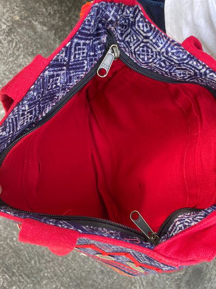 กระเป๋าผู้หญิงสะพายผ้าปักลายม้ง งานแฮนด์เมด ของมือหนึ่ง สภาพทนทาน มีซิปปิดเปิด มีช่องใส่ด้านใน กระเป๋าขนาดใหญ่ ขนาด 14x12x3 นิ้ว รูปที่ 7