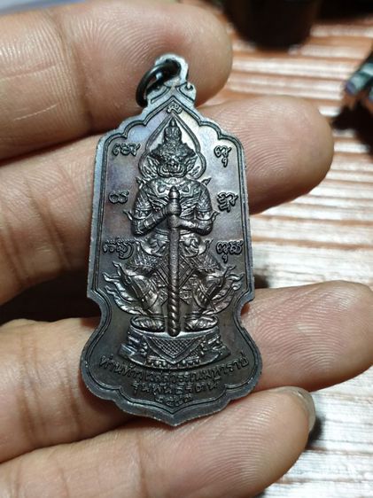 เหรียญพระวิษณุกรรมหลังท้าวเวสสุวรรณรุ่นพันธรัตน์ ไม่ทราบวัดปีที่ออกพระแท้สวยคมชัดลึกไม่ผ่านการใช้ หายาก รูปที่ 2