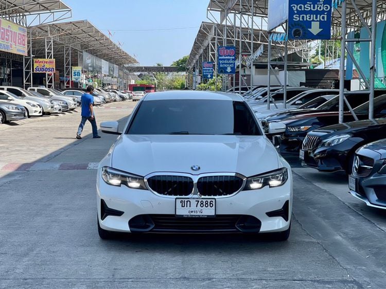 BMW Series 3 2019 320d Sedan ดีเซล ไม่ติดแก๊ส เกียร์อัตโนมัติ ขาว รูปที่ 2