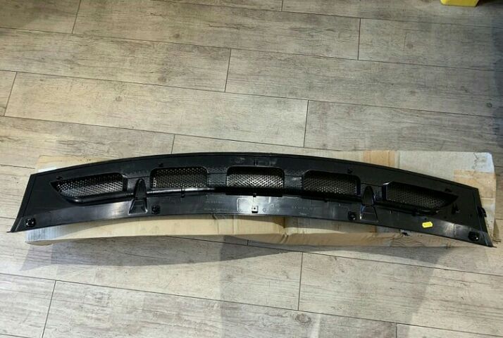 แผงพลาสติกบนฝากระโปรงหน้าชิ้นขวา Benz A Class w169 ปี 05-09  ของแท้  มีตำหนิ ซ่อมเก็บงานทำสีแล้วพร้อมไปใส่ได้ รูปที่ 9