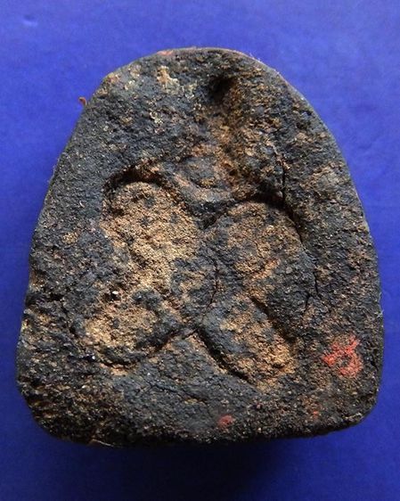 ปิดตาเจ้าคุณศรี วัดอ่างศิลา พิมพ์ซุ้มเรือนแก้ว หลังยันต์กระบองเล็ก เนื้อผงคลุกรัก รูปที่ 2