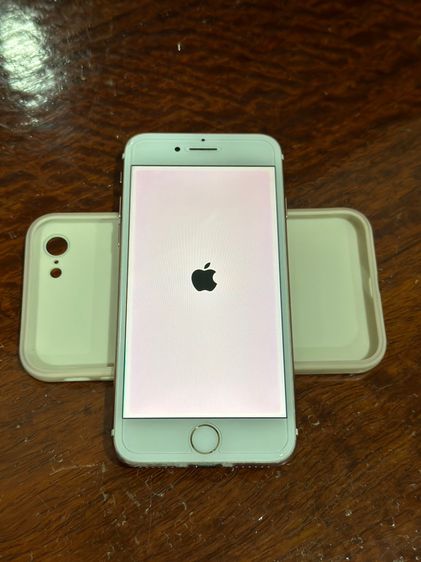 iPhone 7 128 GB Rose gold สภาพโอเค ใส่เคสตลอด ติดฟิล์มหน้าหลังให้หมดแล้ว ไม่ต้องทำอะไรต่อแล้ว กล่องครบ นัดดูสภาพได้ ใช้เองขายเอง ผู้หญิงใช้ รูปที่ 2