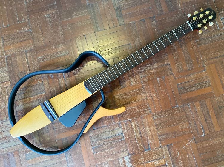 Yamaha SLG-110s silent guitar
