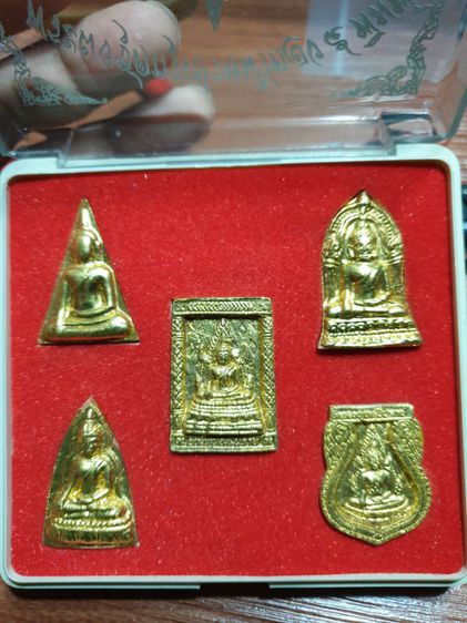 พระผงชุดกรุเก่าหน้าทอง 5 พิมพ์ วัดพระศรีรัตนมหาธาตุ พิษณุโลก สวยแชมป์ไม่ผ่านการใช้ เหมายกกล่อง รูปที่ 15