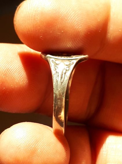 แหวนหลวงปู่ทวด วัดช้างไห้ ปี 2506 เนื้อเงิน ยันต์จม(นิยม) แจกผู้หญิง สภาพดีมากทั้งด้านหน้าและด้านหลัง ไม่ผ่านการใช้งาน สภาพสวย ผิวเดิมๆ ดูง่ รูปที่ 12