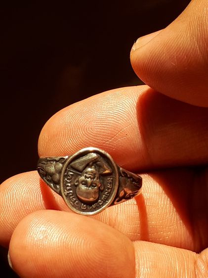 แหวนหลวงปู่ทวด วัดช้างไห้ ปี 2506 เนื้อเงิน ยันต์จม(นิยม) แจกผู้หญิง สภาพดีมากทั้งด้านหน้าและด้านหลัง ไม่ผ่านการใช้งาน สภาพสวย ผิวเดิมๆ ดูง่ รูปที่ 15