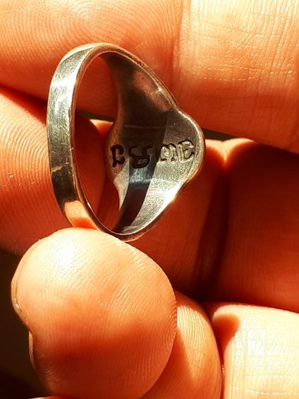 แหวนหลวงปู่ทวด วัดช้างไห้ ปี 2506 เนื้อเงิน ยันต์จม(นิยม) แจกผู้หญิง สภาพดีมากทั้งด้านหน้าและด้านหลัง ไม่ผ่านการใช้งาน สภาพสวย ผิวเดิมๆ ดูง่ รูปที่ 7