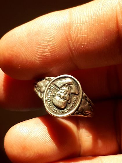 แหวนหลวงปู่ทวด วัดช้างไห้ ปี 2506 เนื้อเงิน ยันต์จม(นิยม) แจกผู้หญิง สภาพดีมากทั้งด้านหน้าและด้านหลัง ไม่ผ่านการใช้งาน สภาพสวย ผิวเดิมๆ ดูง่ รูปที่ 9