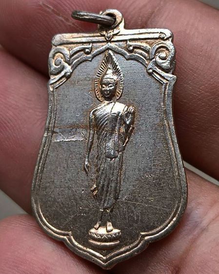 เหรียญเสมาฉลอง 25 พุทธศตวรรษ พ.ศ. 2500 เนื้ออัลปาก้า พิมพ์แขนเล็ก รูปที่ 5