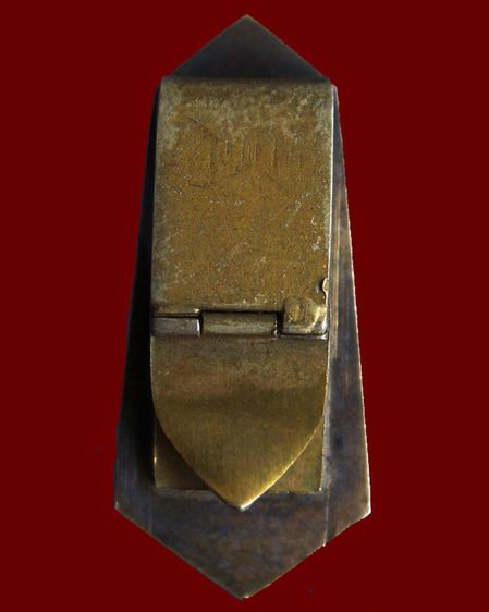 เข็มกลัด-แหนบ กรรมการที่ระลึกงานประจำปีพระพุทธสิหิงค์ จ.ชลบุรี พ.ศ. 2503-06 เนื้อเงินลงยาสีเขียว รูปที่ 3