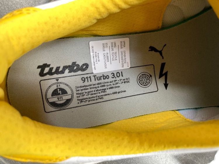 พวงกุญแจ Porsche , ฝาล้อ Porsche Boxster Panamera Cayman Cayenne และ รองเท้าผ้าใบ Porsche 911 Turbo Puma รูปที่ 12
