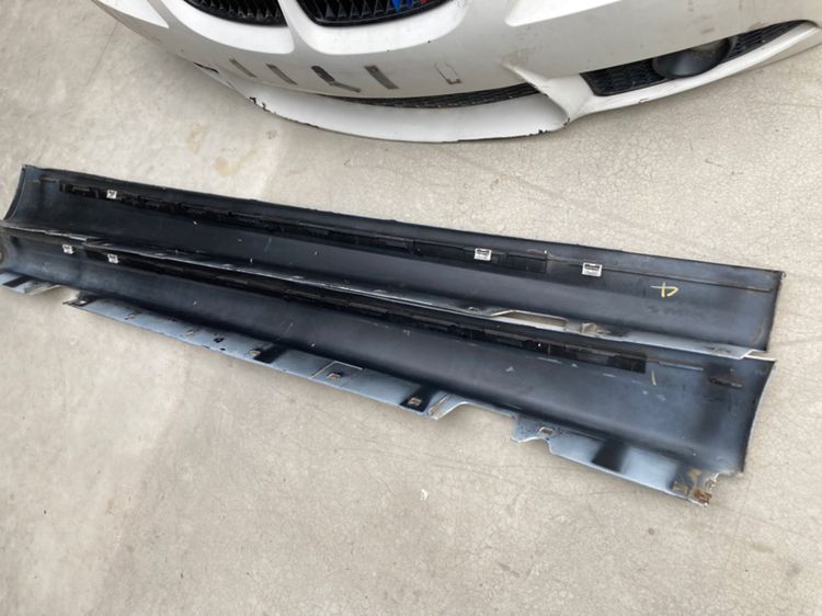 ชุดแต่ง BMW E90 M Sport กันชนหน้า กระจัง ไฟตัดหมอก ตะแกรง สเกิร์ตข้าง กันชนหลัง Pre Lci รูปที่ 5