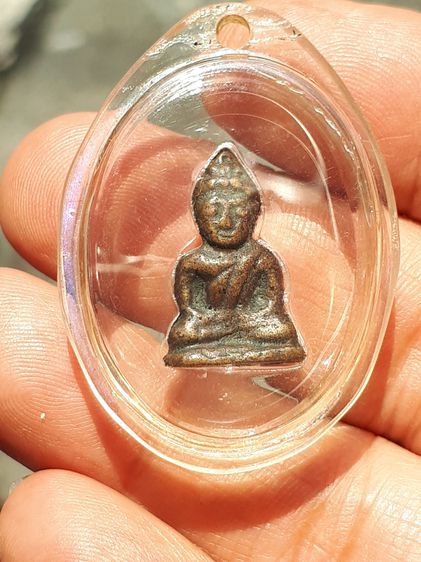 พระครูสอน วัดมักกะสัน พิมพ์พระชัยวัฒน์สองหน้า ปี2484 เนื้อทองผสม สมบูรณ์ สภาพสวยเดิมๆ องค์ล่ำ ๆดูง่ายสบายตา เก่า แท้ แปลก หายาก  เลี่ยมเดิม  รูปที่ 2