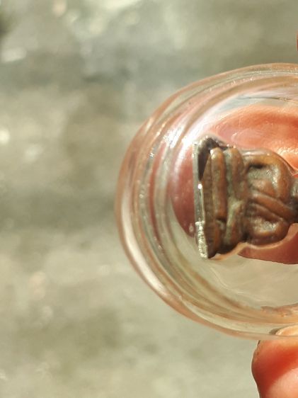 พระครูสอน วัดมักกะสัน พิมพ์พระชัยวัฒน์สองหน้า ปี2484 เนื้อทองผสม สมบูรณ์ สภาพสวยเดิมๆ องค์ล่ำ ๆดูง่ายสบายตา เก่า แท้ แปลก หายาก  เลี่ยมเดิม  รูปที่ 6