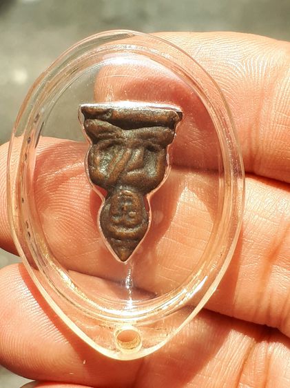 พระครูสอน วัดมักกะสัน พิมพ์พระชัยวัฒน์สองหน้า ปี2484 เนื้อทองผสม สมบูรณ์ สภาพสวยเดิมๆ องค์ล่ำ ๆดูง่ายสบายตา เก่า แท้ แปลก หายาก  เลี่ยมเดิม  รูปที่ 4