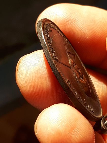 เหรียญหลวงพ่อแดง วัดเขาบันไดอิฐ รุ่นแรก เนื้อทองแดง ปี 2503 เหรียญกว้าง 2.6 ซม. สูง 3.7 ซม สภาพสวย ผิวเดิมๆ แท้ แปลก หายาก  เหรียญพระครูญาณ รูปที่ 17