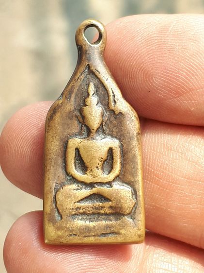 เหรียญหล่อหลวงพ่อทา วัดพะเนียงแตก รุ่น ๒ พิมพ์มีหู ขนาดสูงประมาณ 3.5 ซม กว้างประมาณ 1.5 ซม หนาประมาณ 0.5 ซม เนื้อโลหะออกทองเหลือง รอยตะไบ