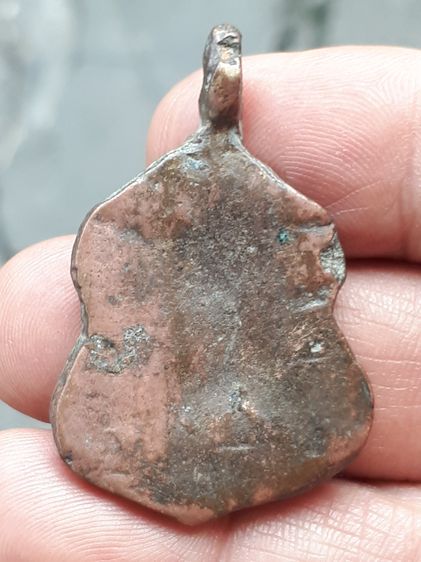 เหรียญหล่อโบราณ พิมพ์พระพุทธ ปางสมาธิ ฐานบัว ยันต์ข้าง หูปลิง รุ่นแรกๆ ปี 24xx หลังเรียบ เนื้อทองแดง เนื้อจัด ผิวสองสี ยุบย่น สวย คม ชัด เก่ รูปที่ 2