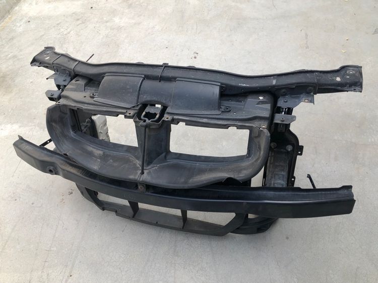 bmw E90 ฝากระโปรง แก้มข้าง โครงคานหน้า ฝากระโปรงท้าย กลอนฝาท้าย โลโก้ BMW ตัวอักษร 325i แผ่นกันความร้อนฝากระโปรงหน้า มือจับฝาท้าย รูปที่ 12