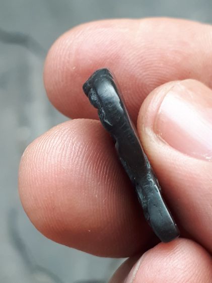 พระนาคปรก รุ่นแรก พิมพ์ใหญ่ เนื้อเมฆพัตร หลวงปู่ใจ วัดเสด็จ ปี.2470 ขนาดองค์พระ ความกว้าง 1 ซม. สูง 2 ซม. ผิวเดิม เนื้อเมฆพัตรบสีจืดแล้ว สวย รูปที่ 4