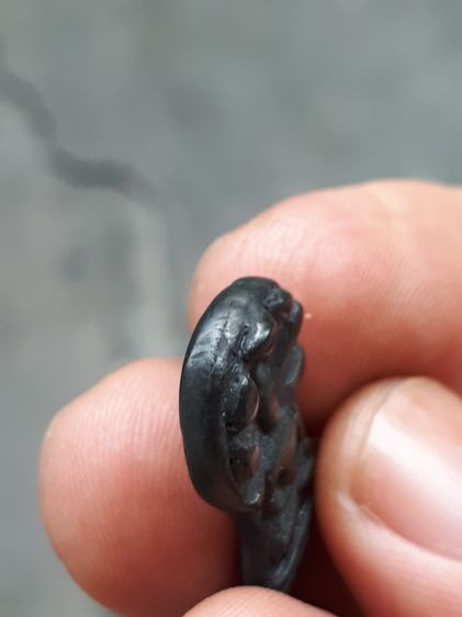 พระนาคปรก รุ่นแรก พิมพ์ใหญ่ เนื้อเมฆพัตร หลวงปู่ใจ วัดเสด็จ ปี.2470 ขนาดองค์พระ ความกว้าง 1 ซม. สูง 2 ซม. ผิวเดิม เนื้อเมฆพัตรบสีจืดแล้ว สวย รูปที่ 7