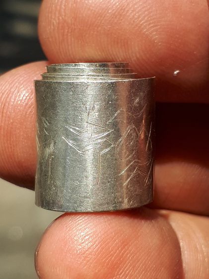 ตะกรุด เนื้อเงิน จารมือ ขนาดยาวประมาณ 2 ซม. ผิวเดิมๆ รอยจารชัดๆ มีน้ำหนัก สภาพสวยมาก ไม่ผ่านการใช้ เก่า แท้ สร้างน้อย แปลก หายากมาก ไม่รู้ท รูปที่ 3