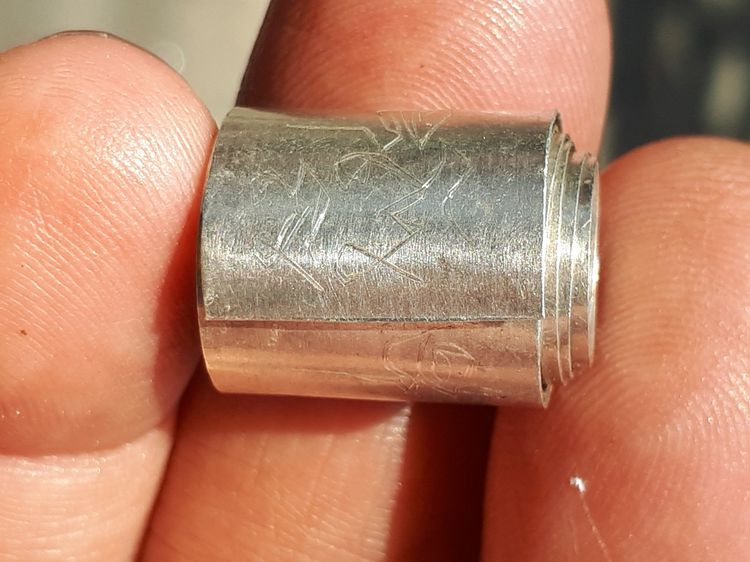 ตะกรุด เนื้อเงิน จารมือ ขนาดยาวประมาณ 2 ซม. ผิวเดิมๆ รอยจารชัดๆ มีน้ำหนัก สภาพสวยมาก ไม่ผ่านการใช้ เก่า แท้ สร้างน้อย แปลก หายากมาก ไม่รู้ท รูปที่ 2