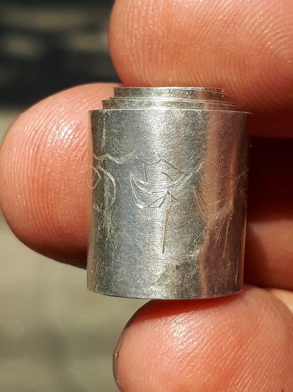 ตะกรุด เนื้อเงิน จารมือ ขนาดยาวประมาณ 2 ซม. ผิวเดิมๆ รอยจารชัดๆ มีน้ำหนัก สภาพสวยมาก ไม่ผ่านการใช้ เก่า แท้ สร้างน้อย แปลก หายากมาก ไม่รู้ท รูปที่ 4