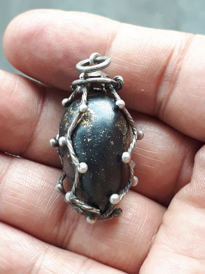 เหล็กไหล รูปทรงรี ขนาด 1.5 นิ้ว สีดำมัน แข็ง ผิวเป็นไปตามธรรมชาติ ยุบย่น มีน้ำหนัก สภาพสมบูรณ์ สวยงาม เก่า แท้ ทรงสวย หายากมาก ของแท้จากธรรม รูปที่ 10